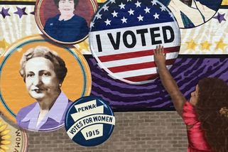 „Představa, že Trump porazí další ženu, je nesnesitelná,“ říká feministka - Seznam Zprávy